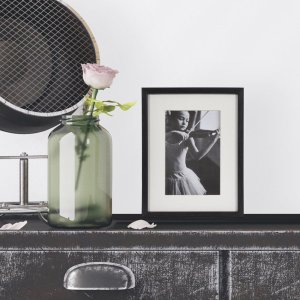 Henzo Viola Holzrahmen 15x20 cm dunkelbraun mit Aufsteller und Passepartout