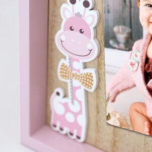 ZEP Ryan Babyrahmen 10x15 cm rosa Holzrahmen mit Giraffen und Wolkenmotiv