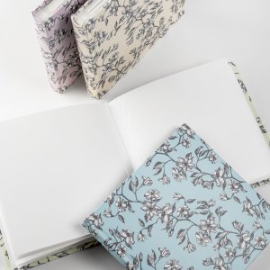 Walther Fotoalbum Bloomy 18x18 cm 30 weiße Seiten sortierte Farben